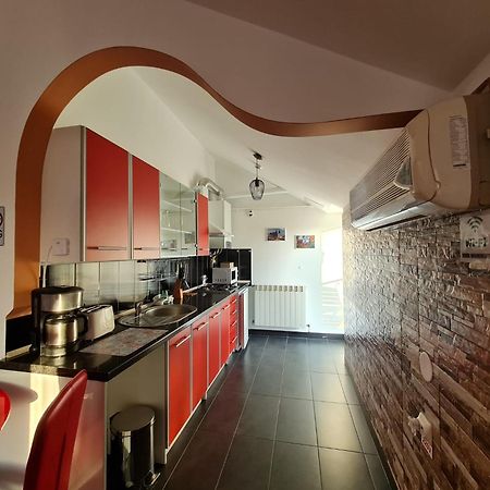 Casa Aryan Apartment Sanpetru ภายนอก รูปภาพ