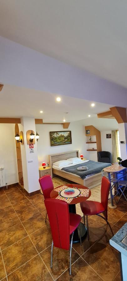 Casa Aryan Apartment Sanpetru ภายนอก รูปภาพ