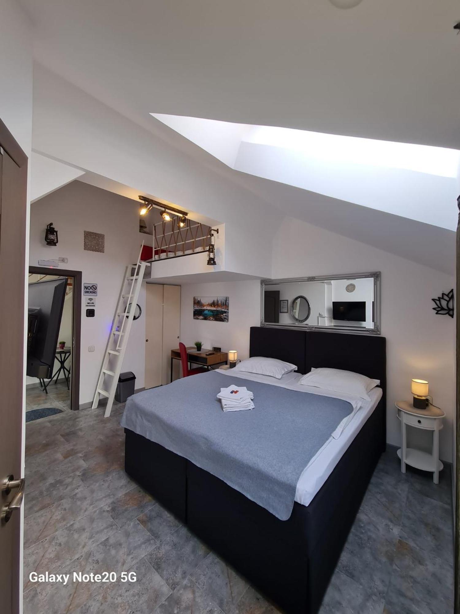 Casa Aryan Apartment Sanpetru ภายนอก รูปภาพ
